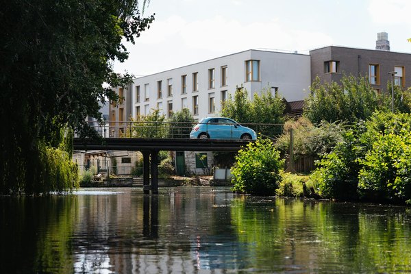 Voyager en Solo ou en Groupe : Quelle Expérience de Voyage est la Plus Enrichissante ?